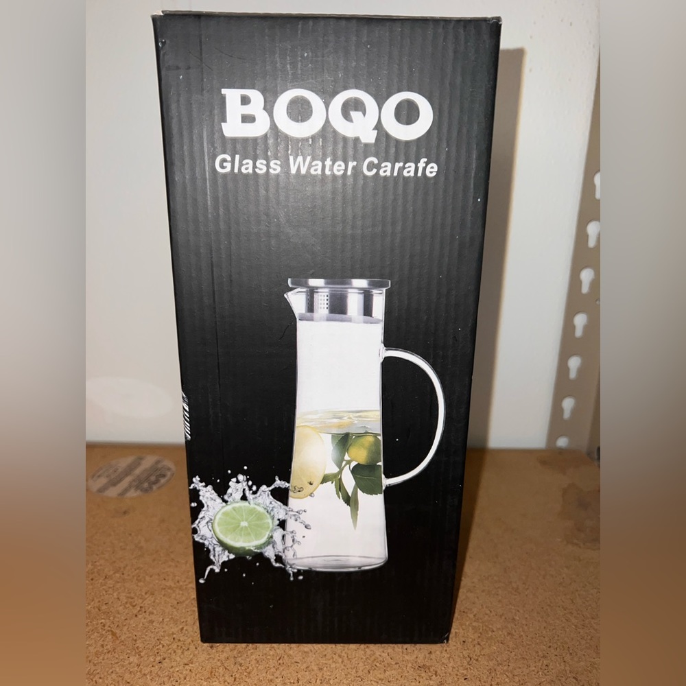 BOQO Glass pitcher, 50 Oz Carafe with Lid and brush